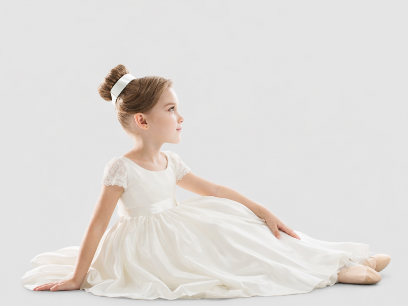 sukienka-komunijna-dla-dziewczynki-na-co-zwrocic-uwage-przy-wyborze-idealnej-kreacji