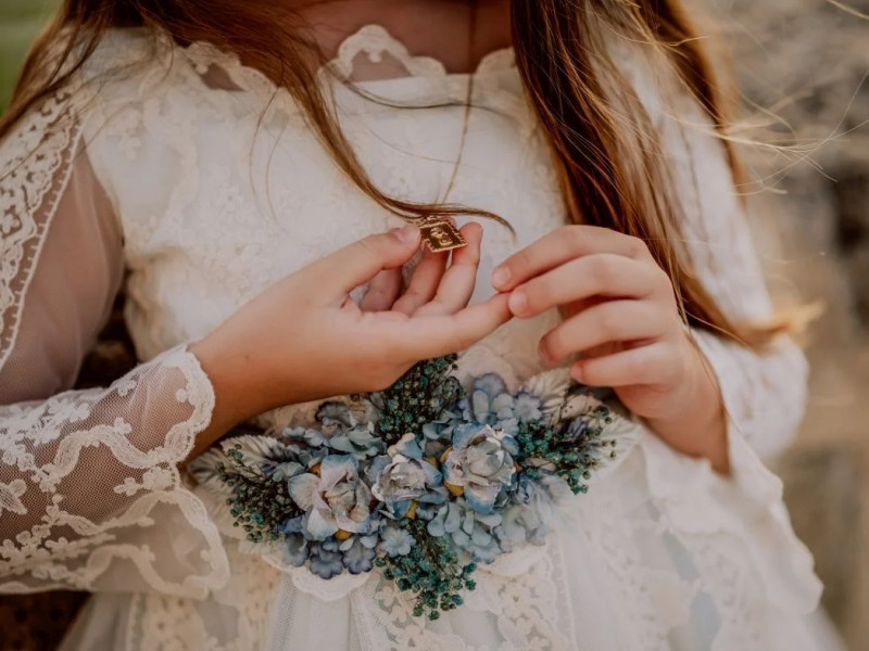 czy-sukienka-komunijna-moze-byc-krotka-poradnik-dla-rodzicow