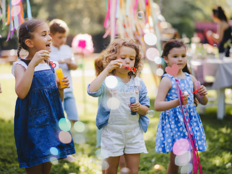 atrakcje-i-zabawy-dla-dzieci-na-garden-party-co-zaplanowac-na-przyjecie-rodzinne-w-ogrodzie-lub-restauracji