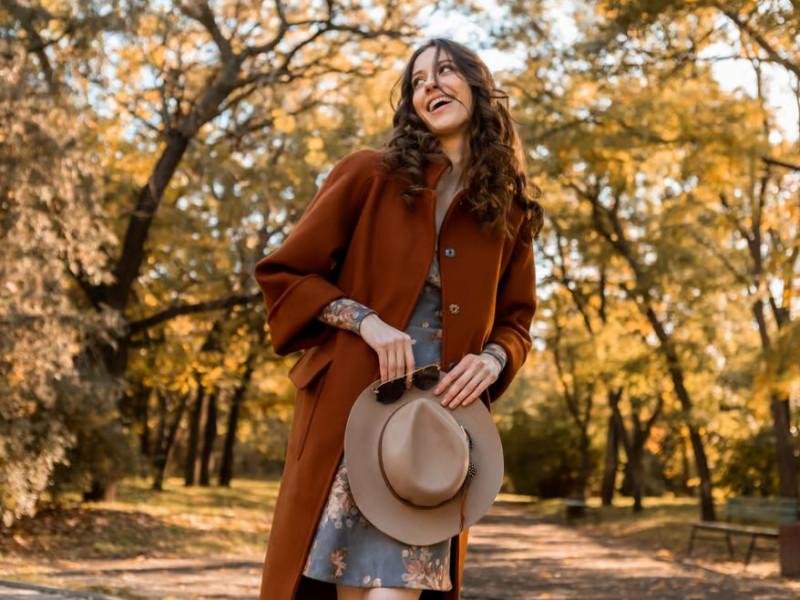 plaszcz-na-chrzciny-jesienia-jaki-wybrac-poradnik-dla-mamy-i-taty