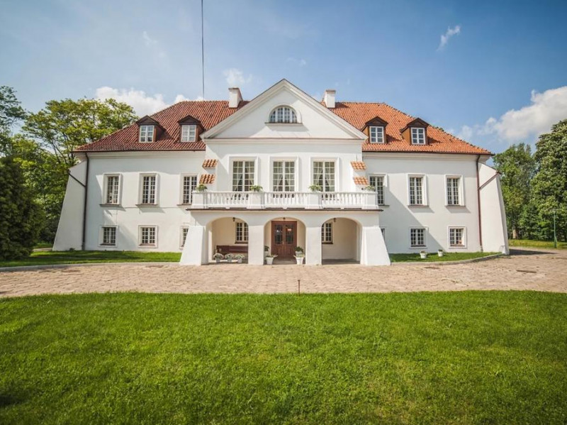 dwor-w-kalinowej zdjęcie prezentacji gdzie wesele