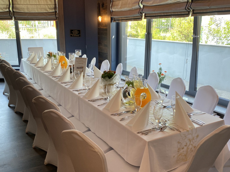 dzika-radosc-restauracja zdjęcie prezentacji gdzie wesele