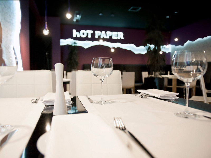 hot-paper-restaurant-modern-food zdjęcie prezentacji gdzie wesele