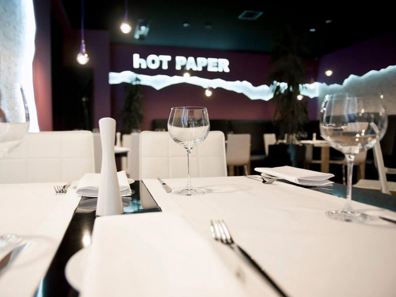 hot-paper-restaurant-modern-food zdjęcie prezentacji gdzie wesele