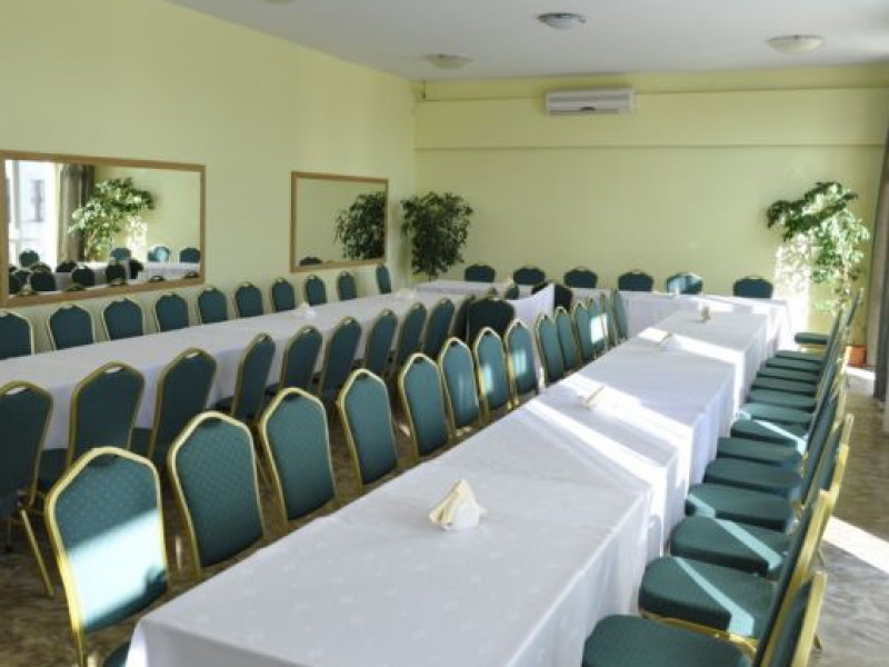 hotel-restauracja-sale-konferencyjne-poswietne zdjęcie prezentacji gdzie wesele
