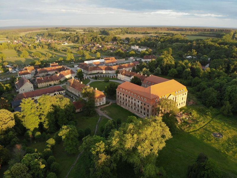palac-bruehla-w-brodach zdjęcie prezentacji gdzie wesele