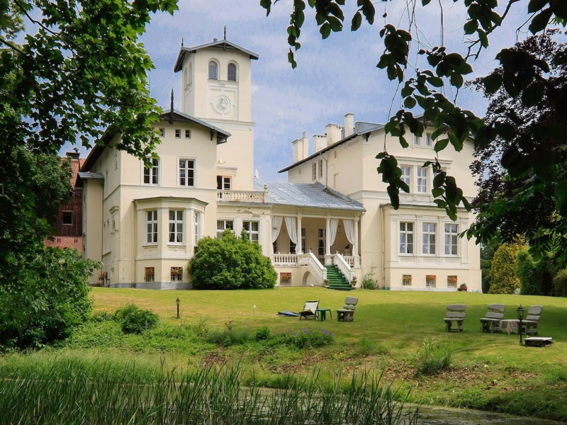 palac-w-janowie zdjęcie prezentacji