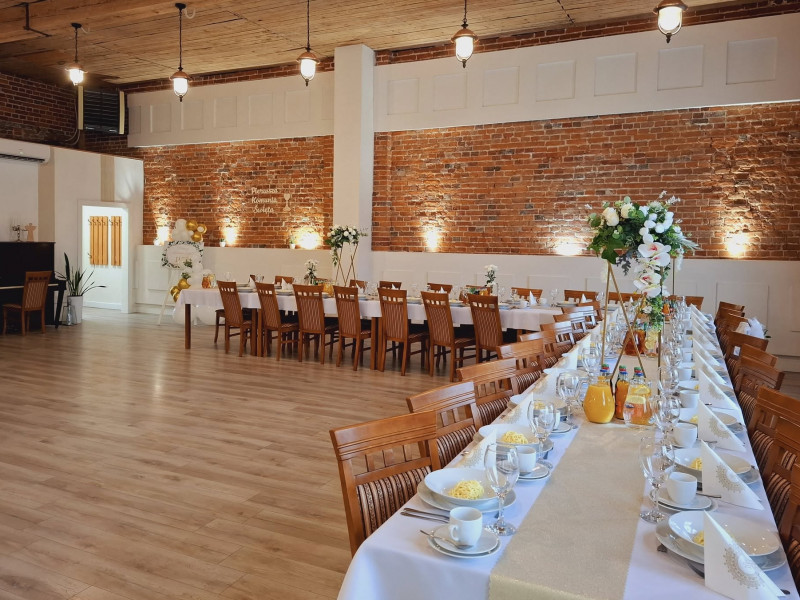 sala-w-starym-kinie-kolonowskie zdjęcie prezentacji gdzie wesele