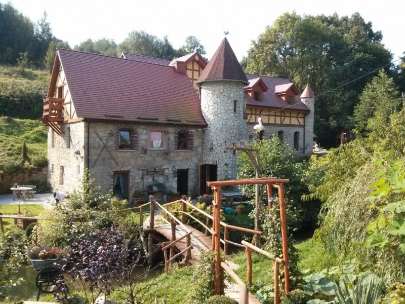 zamek-zbojna-debra zdjęcie prezentacji